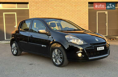 Хэтчбек Renault Clio 2012 в 