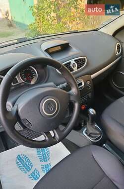 Хэтчбек Renault Clio 2009 в 