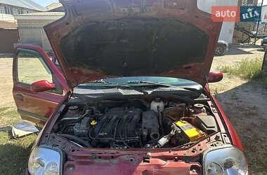 Хэтчбек Renault Clio 2001 в 