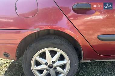Хэтчбек Renault Clio 2001 в 