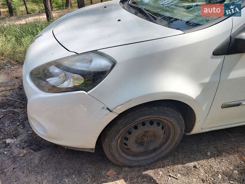 Хэтчбек Renault Clio 2011 в Днепре