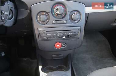 Хэтчбек Renault Clio 2009 в 