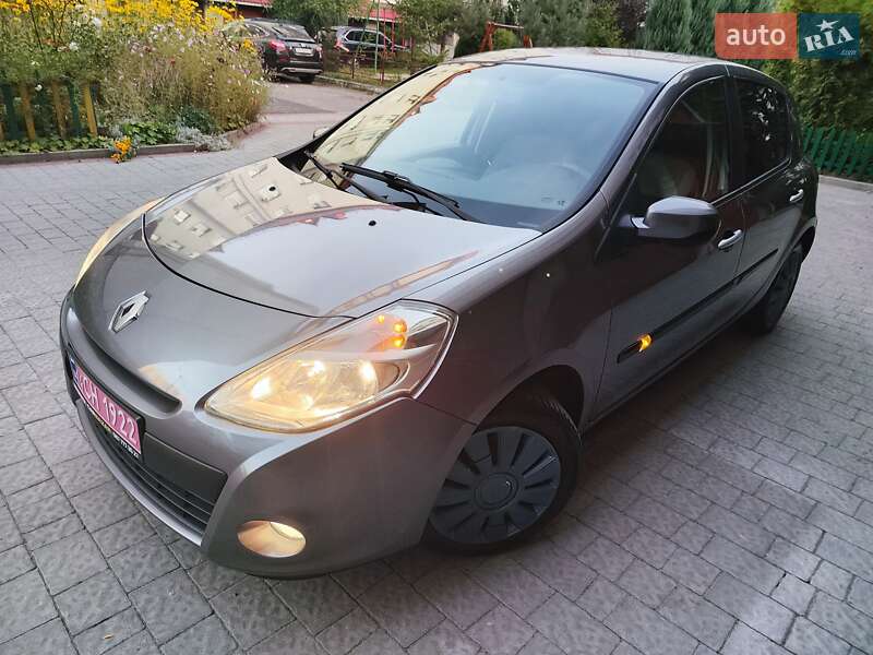Хэтчбек Renault Clio 2011 в Львове