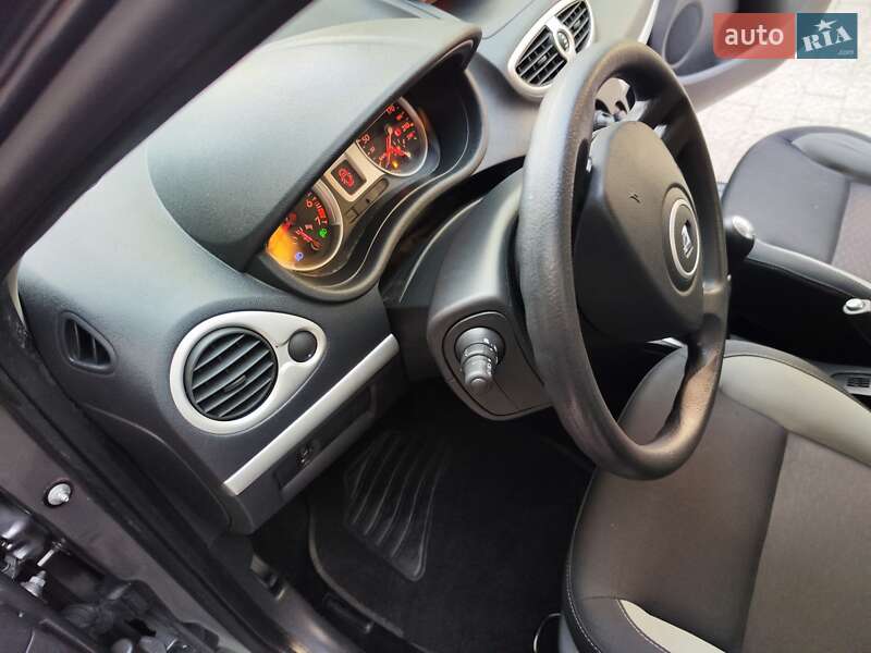 Хэтчбек Renault Clio 2011 в Львове