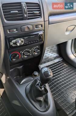 Седан Renault Clio 2006 в 