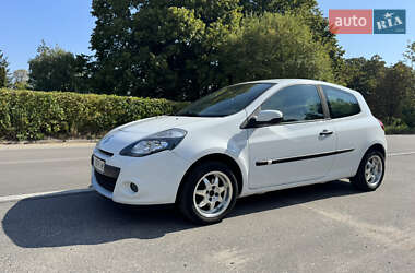 Хэтчбек Renault Clio 2010 в 