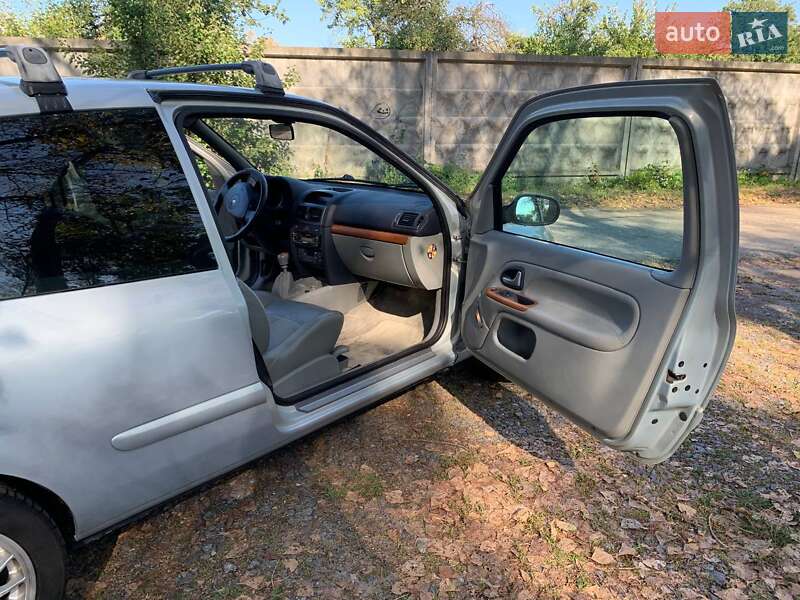 Хэтчбек Renault Clio 2004 в Киеве фото 10 Хэтчбек Renault Clio 2004 в Киеве