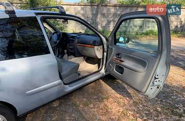 Хэтчбек Renault Clio 2004 в 