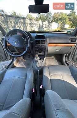 Хэтчбек Renault Clio 2004 в 