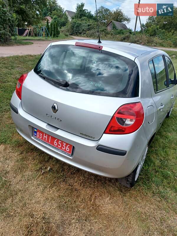 Хэтчбек Renault Clio 2006 в Нововолынске