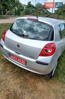 Хетчбек Renault Clio 2006 в 