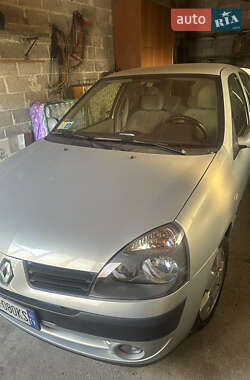 Хэтчбек Renault Clio 2004 в 