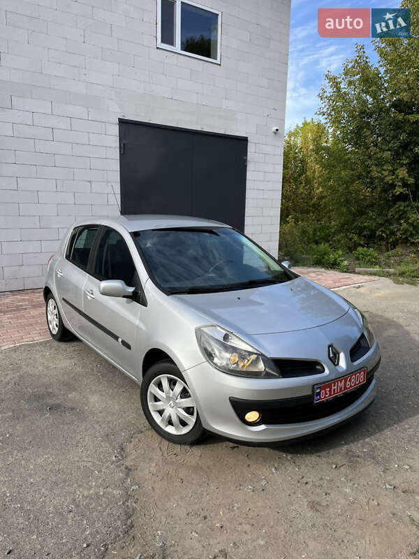 Хетчбек Renault Clio 2006 в 