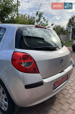 Хетчбек Renault Clio 2006 в 