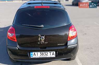 Хэтчбек Renault Clio 2006 в 