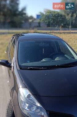 Хэтчбек Renault Clio 2006 в 