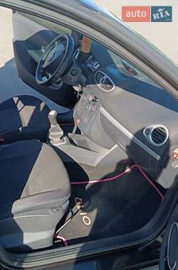 Хэтчбек Renault Clio 2006 в 