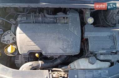 Хэтчбек Renault Clio 2006 в 