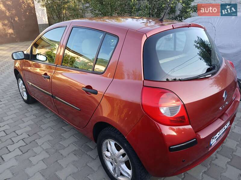 Хэтчбек Renault Clio 2006 в Днепре