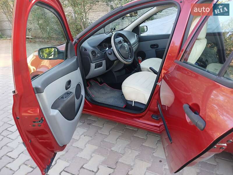 Хэтчбек Renault Clio 2006 в Днепре