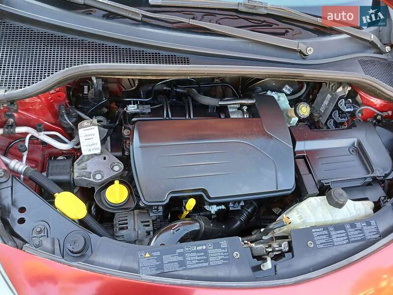 Хэтчбек Renault Clio 2006 в Днепре