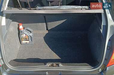 Хэтчбек Renault Clio 2006 в 