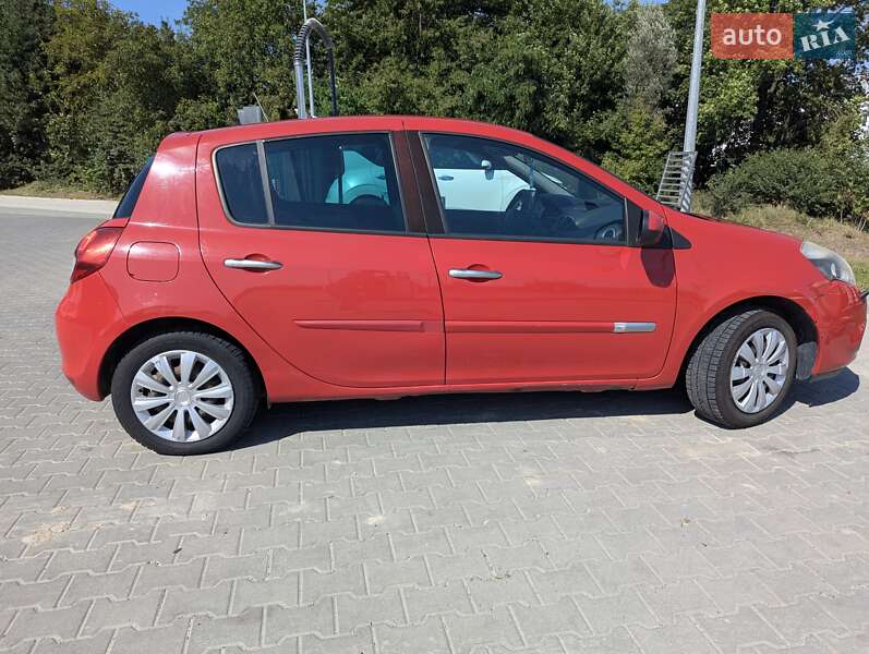 Хэтчбек Renault Clio 2009 в Львове