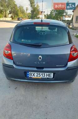 Хэтчбек Renault Clio 2006 в 