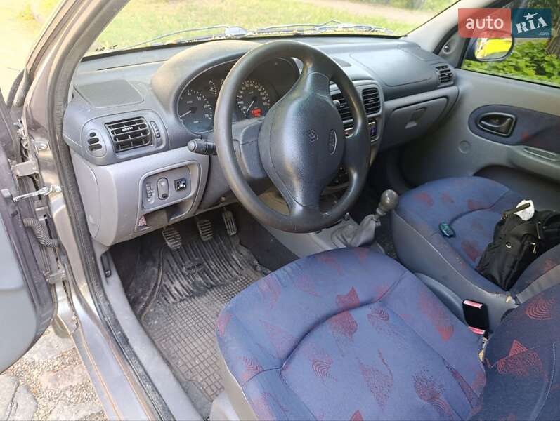 Хэтчбек Renault Clio 2001 в Харькове