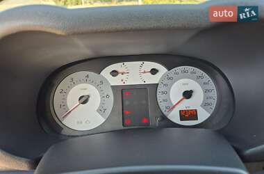Седан Renault Clio 2006 в 