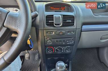 Седан Renault Clio 2006 в 