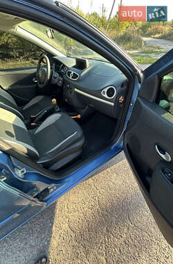 Универсал Renault Clio 2010 в 