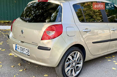 Хэтчбек Renault Clio 2007 в 