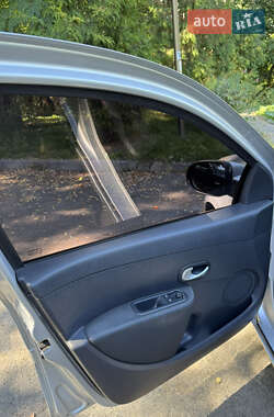 Хетчбек Renault Clio 2011 в 