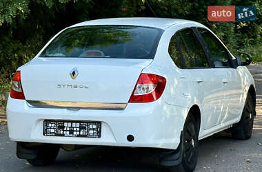 Седан Renault Clio 2012 в 