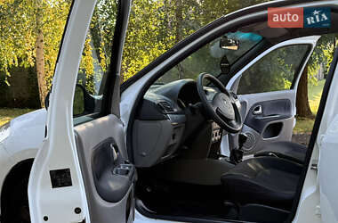 Седан Renault Clio 2012 в 