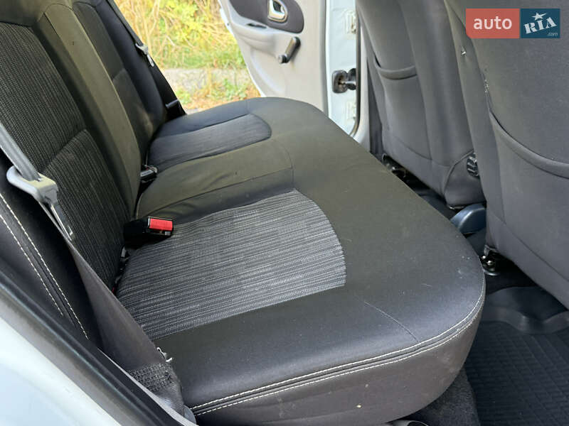 Седан Renault Clio 2012 в Ровно