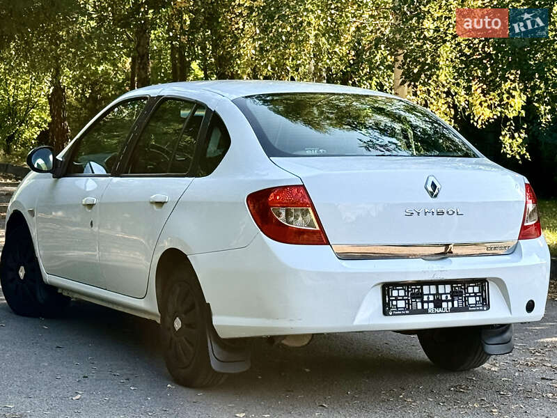 Седан Renault Clio 2012 в Ровно