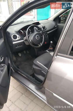 Хэтчбек Renault Clio 2011 в 