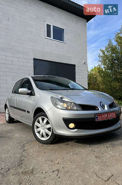 Хэтчбек Renault Clio 2006 в 
