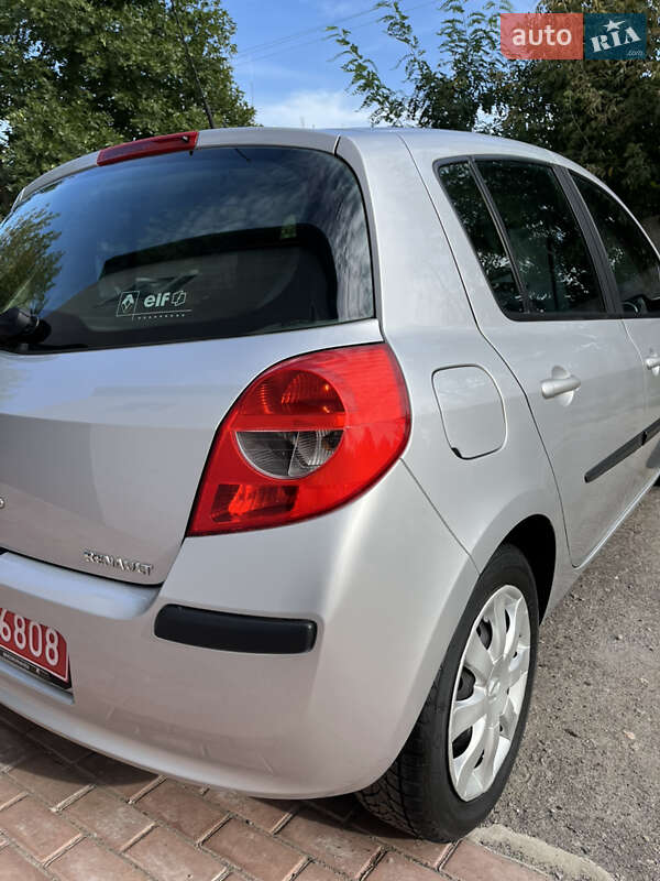 Хэтчбек Renault Clio 2006 в Хороле