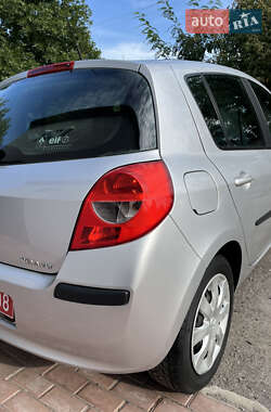 Хэтчбек Renault Clio 2006 в 