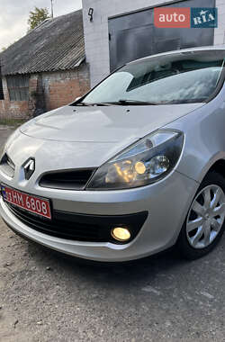 Хэтчбек Renault Clio 2006 в 