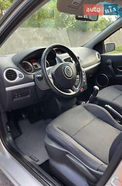 Хэтчбек Renault Clio 2006 в 