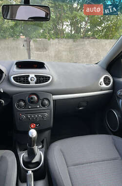Хэтчбек Renault Clio 2006 в 