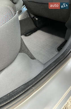 Хэтчбек Renault Clio 2006 в 