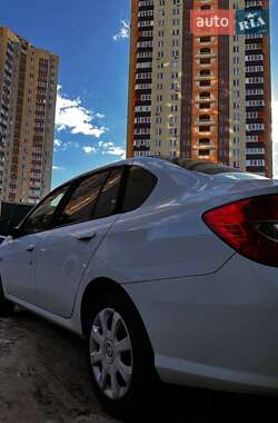 Седан Renault Clio 2010 в 
