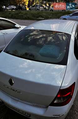 Седан Renault Clio 2010 в 