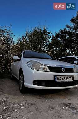 Седан Renault Clio 2010 в 
