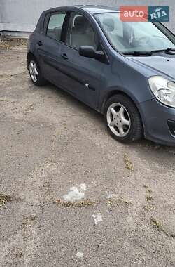 Хэтчбек Renault Clio 2006 в 